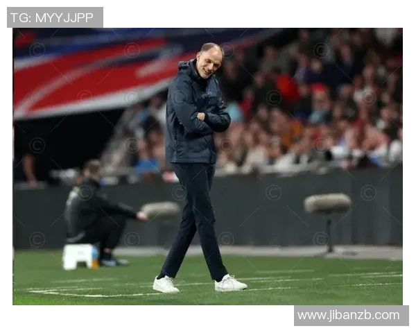 英格兰足球明星意外脱鞋子引发热议球迷纷纷围观现场趣事不断 英格兰足球明星意外脱鞋子引发热议球迷纷纷围观现场趣事不断